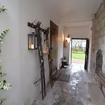 Σπίτι διακοπών Medieval Farmhouse With Private Garden